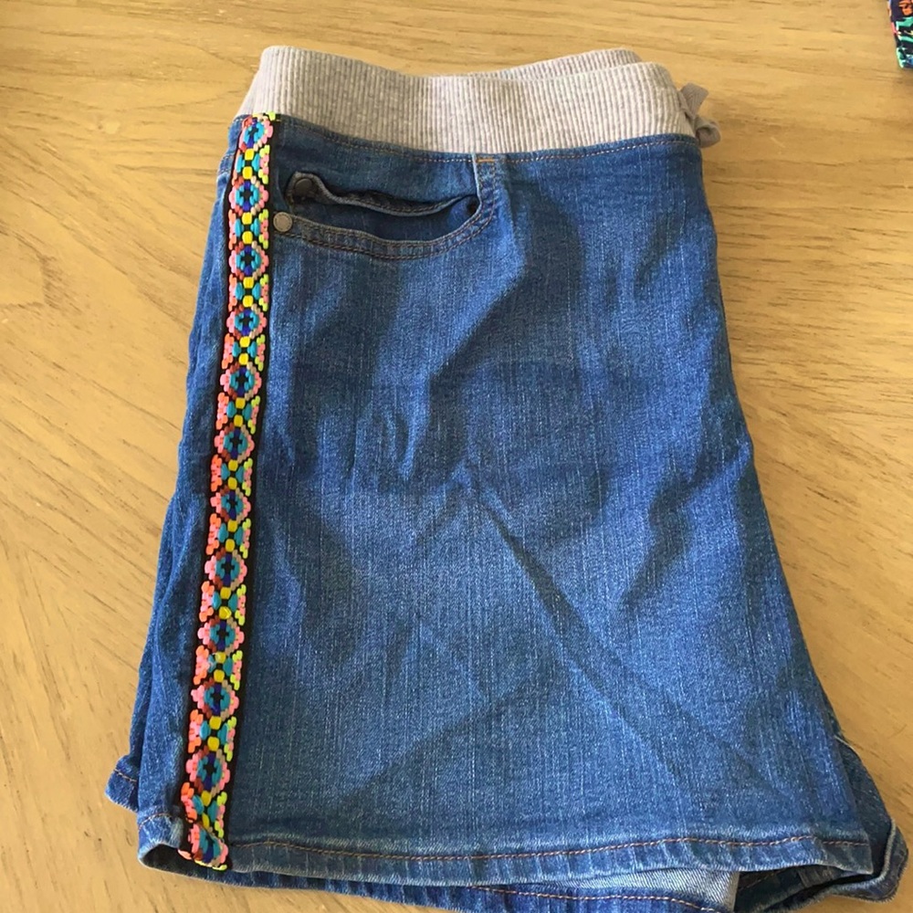 Lands’ End size 16+ girls shorts. Cute and comfy.